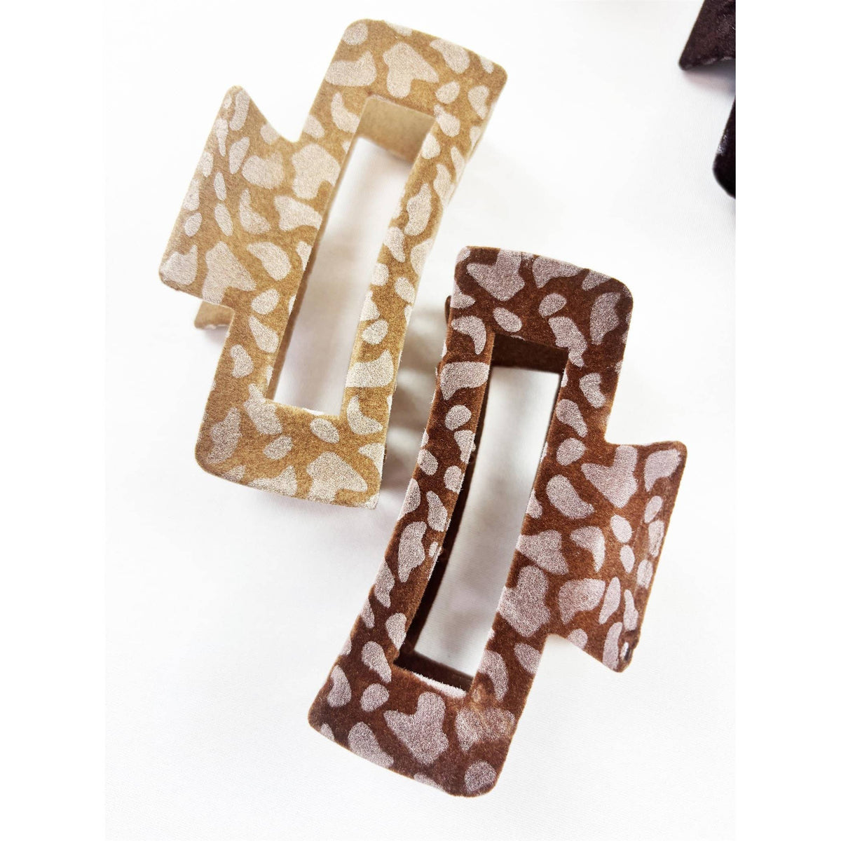 Love And Repeat Leopard Velvet Rectangle Hair Claw Clip LRODHC11870 - view 2